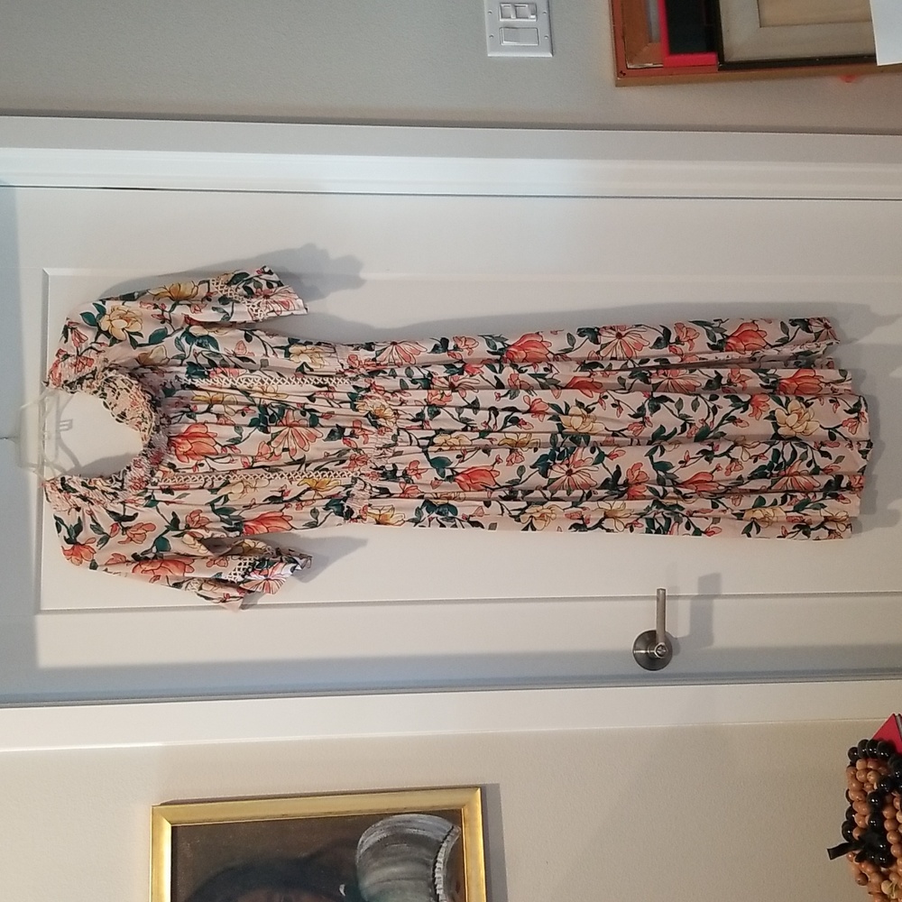 En Creme Floral Pattern Crochet Flowy Sleeves Maxi Dress Size L